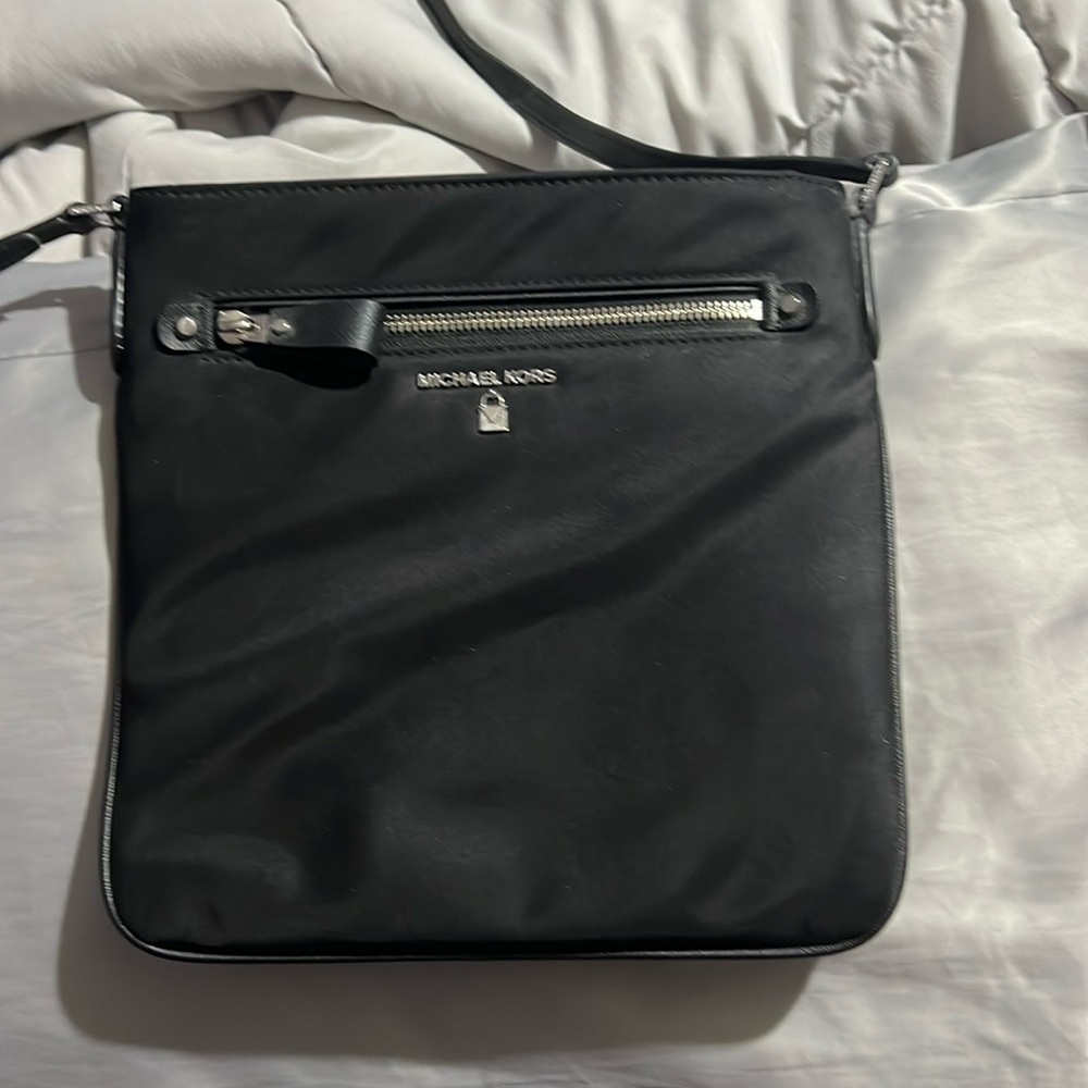 Michael Kors Nylon Kelsey LG Crossbody - Black